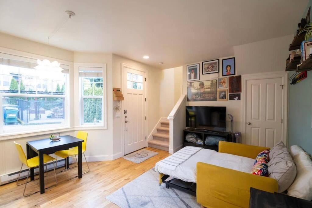 فيلا Adorable Cozy House With Parking And Loft! سياتل المظهر الخارجي الصورة