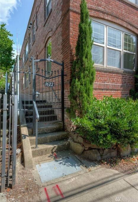 فيلا Adorable Cozy House With Parking And Loft! سياتل المظهر الخارجي الصورة