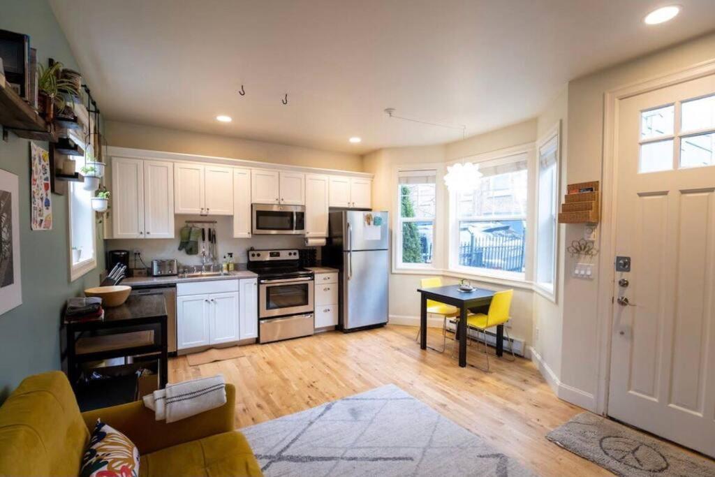 فيلا Adorable Cozy House With Parking And Loft! سياتل المظهر الخارجي الصورة