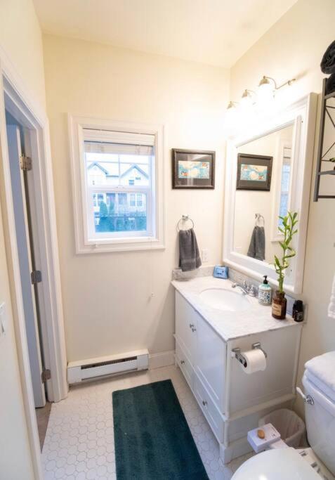 فيلا Adorable Cozy House With Parking And Loft! سياتل المظهر الخارجي الصورة