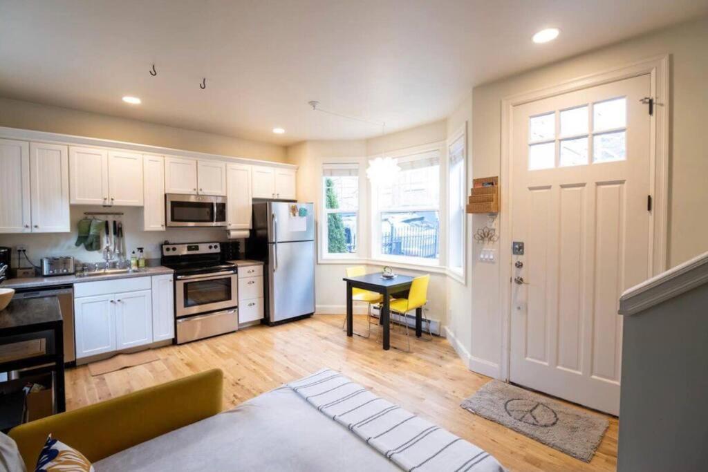 فيلا Adorable Cozy House With Parking And Loft! سياتل المظهر الخارجي الصورة