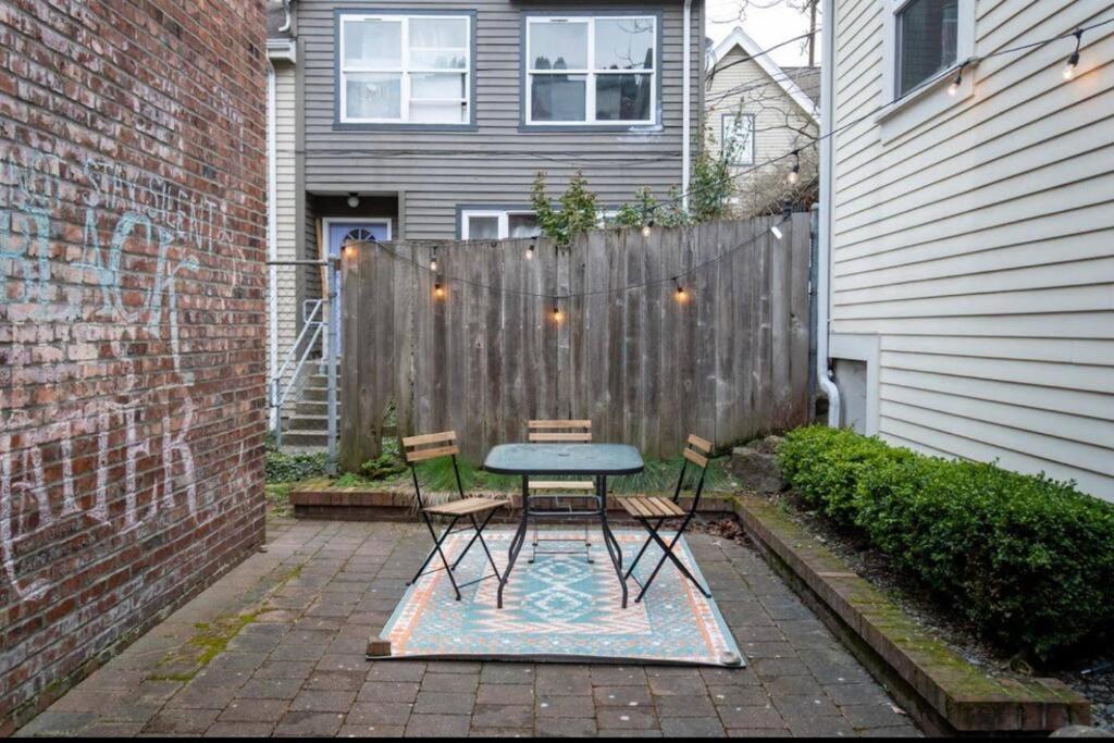 فيلا Adorable Cozy House With Parking And Loft! سياتل المظهر الخارجي الصورة
